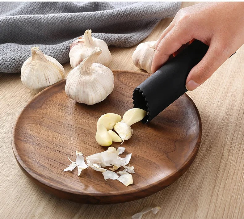Silicone Garlic Peeler – Fast, Easy, Mess-Free